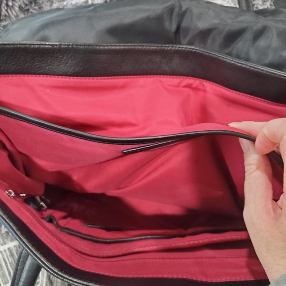 Knomo London Elegant Black Leather Handbag - Picture 8 of 11